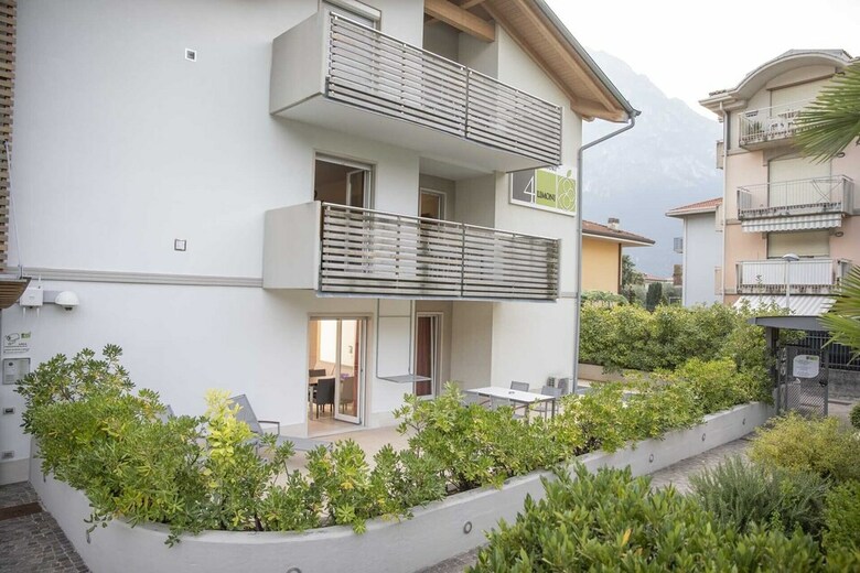 Residencia 4limoni Apartment Resort
