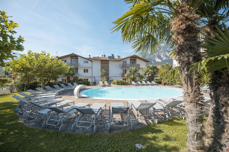 Residencia 4limoni Apartment Resort