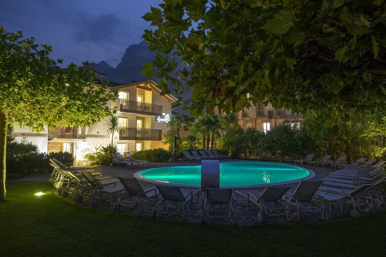 Residencia 4limoni Apartment Resort