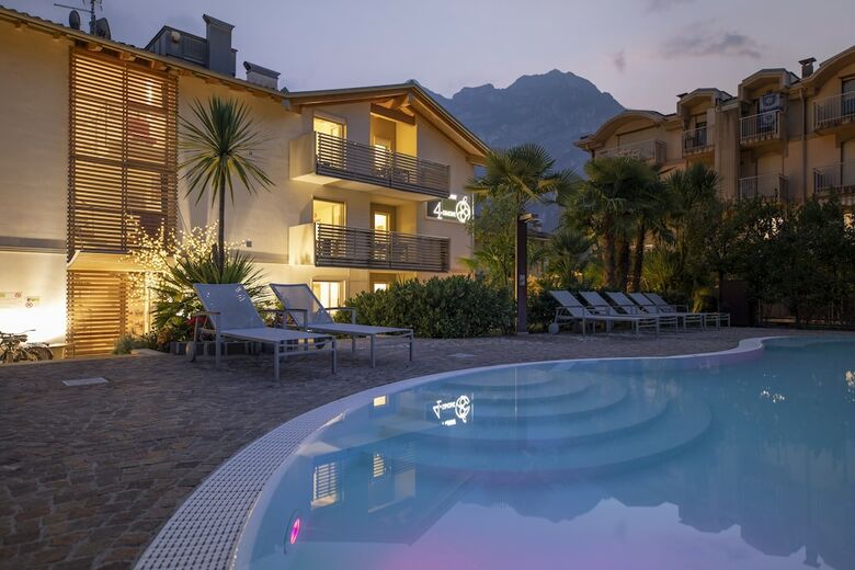 Residencia 4limoni Apartment Resort