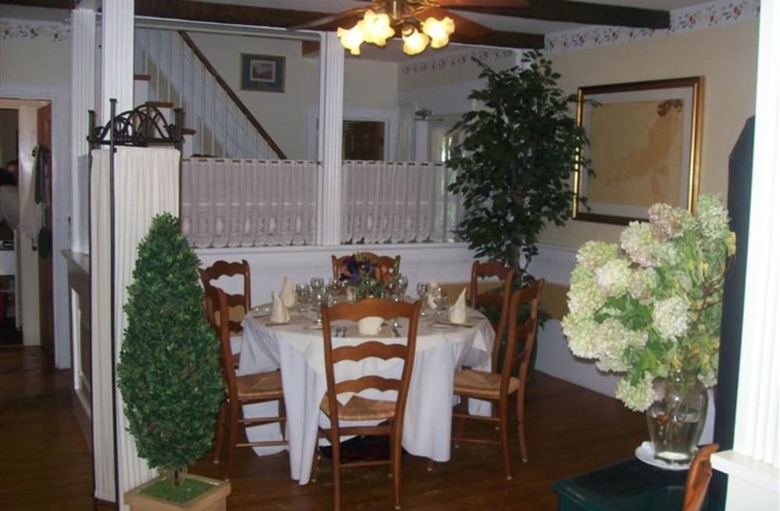 Posada Youngtown Inn & Restaurant