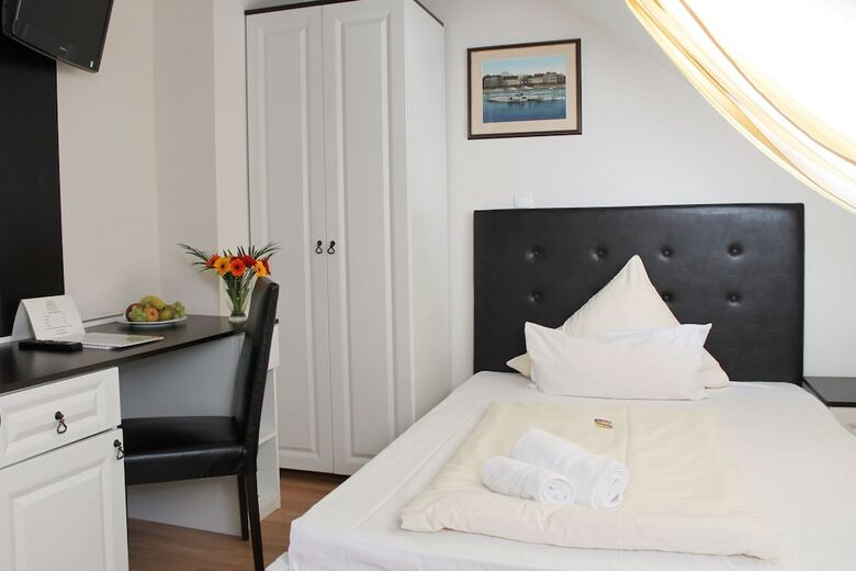 Hotel Am Schloss Biebrich