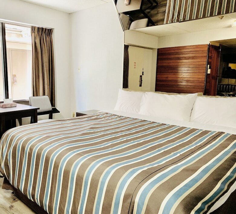 Hotel Deluxe Inn