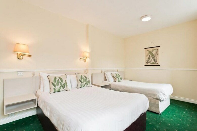 Riverhouse Hotel