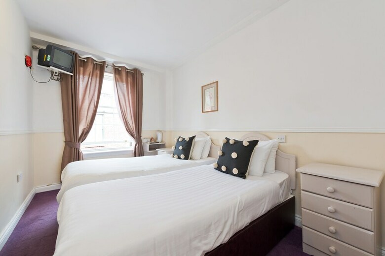 Riverhouse Hotel