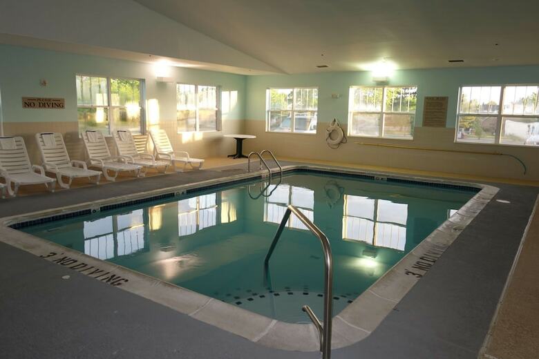 Hotel Country Inn & Suites By Radisson, Lansing, Mi