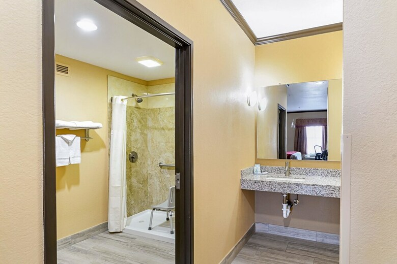 Hotel Quality Inn & Suites