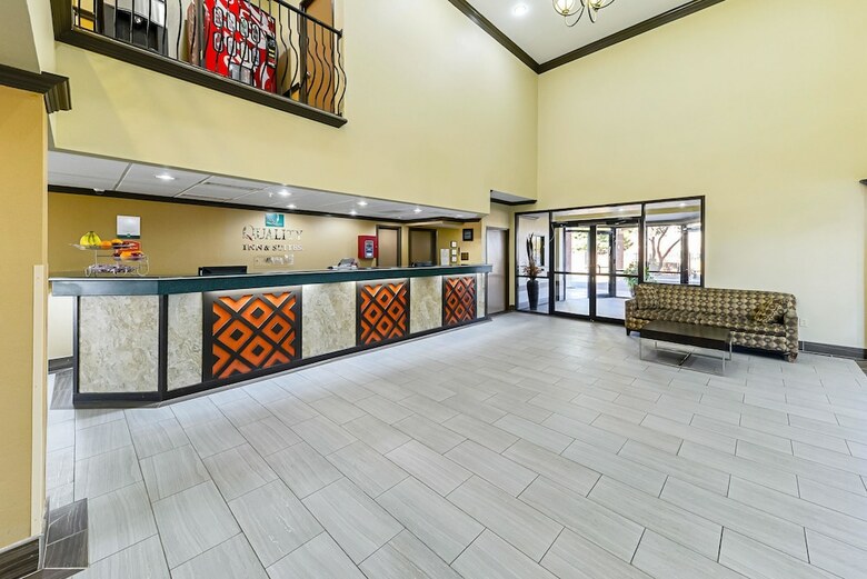 Hotel Quality Inn & Suites