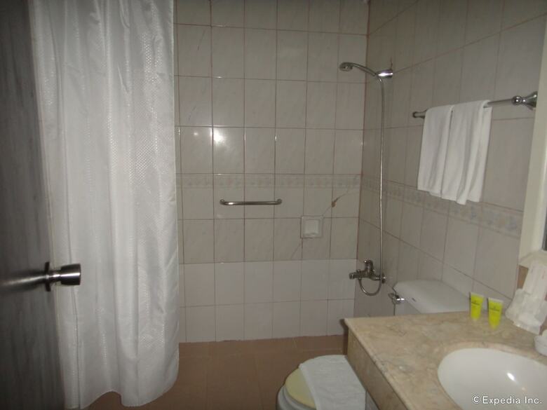 Golden Peak Hotel & Suites
