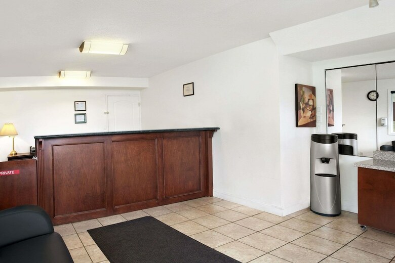Motel Super 8 By Wyndham Kamloops East