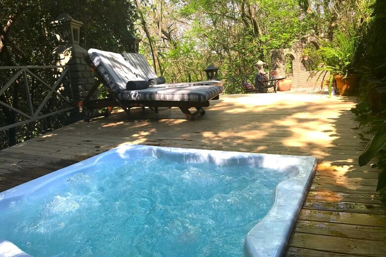 Shangri-la Country Hotel