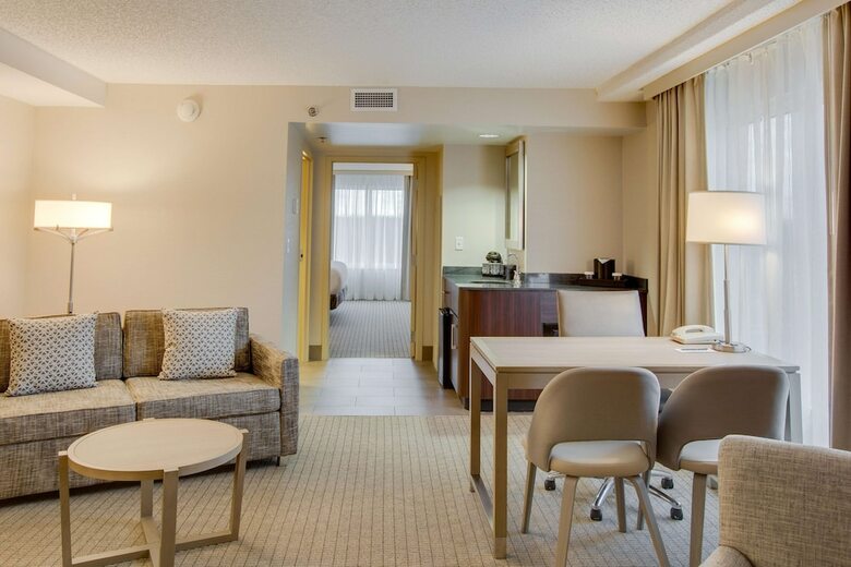 Hotel Embassy Suites Cleveland Rockside