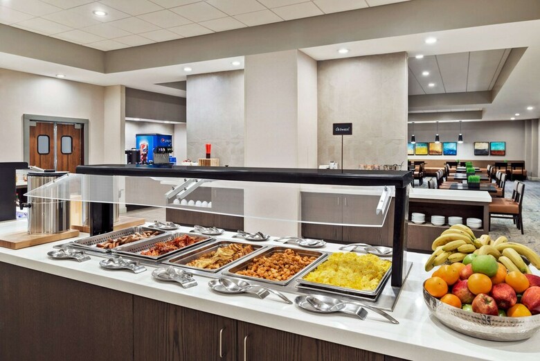 Hotel Embassy Suites Cleveland Rockside
