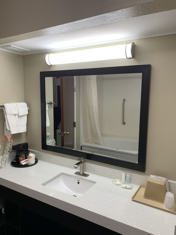 Hotel Quality Inn & Suites