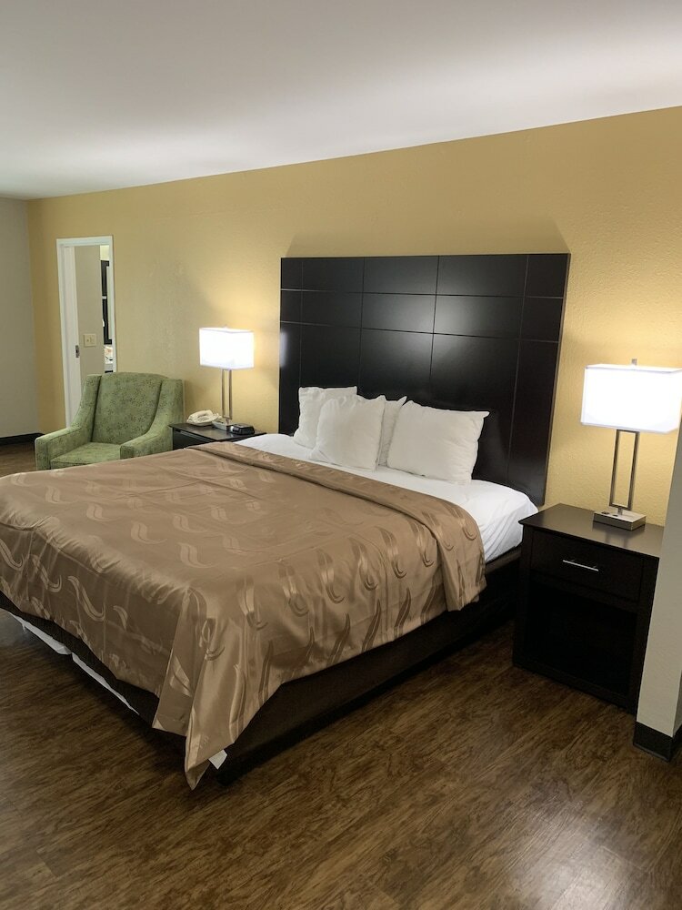 Hotel Quality Inn & Suites