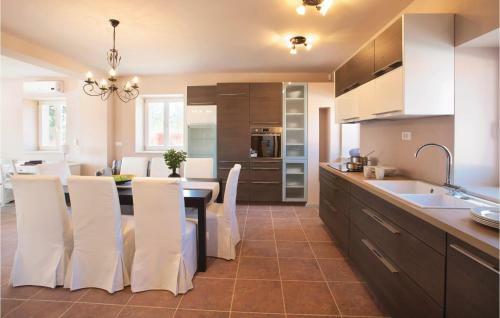 Holiday Home Cabrunici Cabrunici