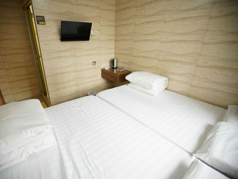 Hostal Kong Hing Guest House