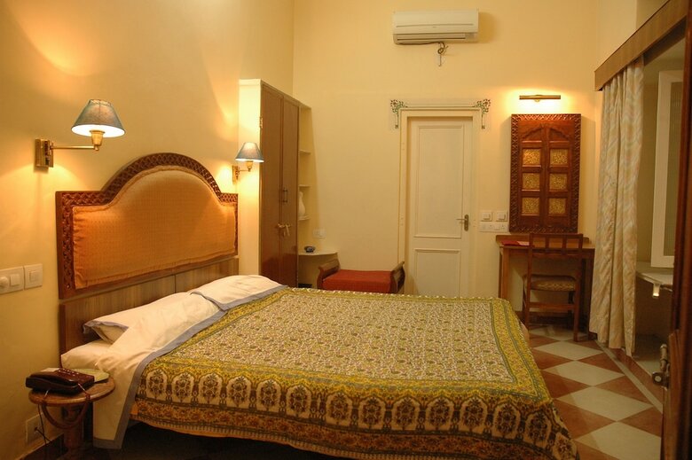 Hotel Arya Niwas