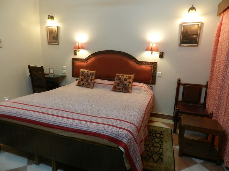 Hotel Arya Niwas