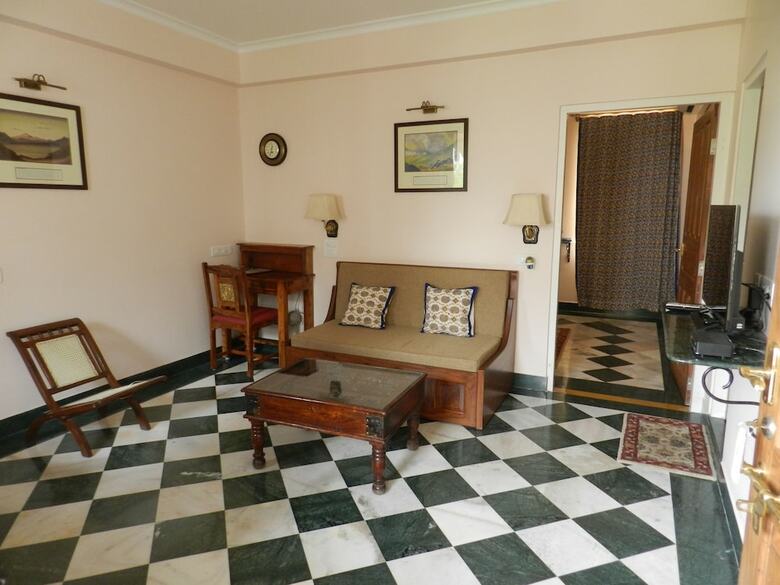 Hotel Arya Niwas