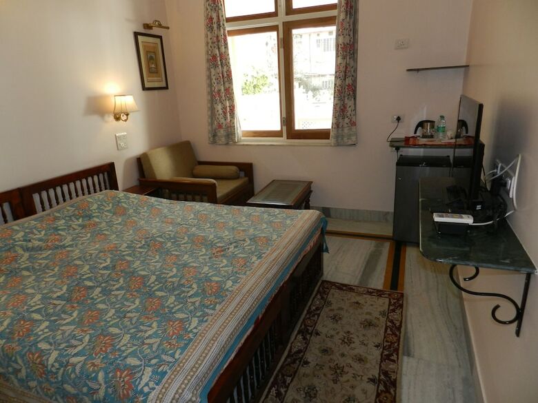 Hotel Arya Niwas