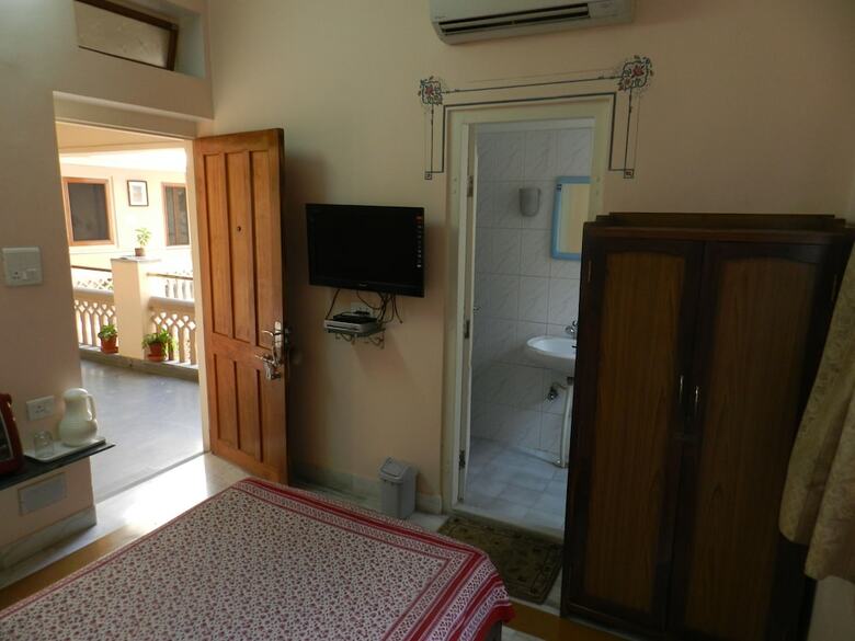 Hotel Arya Niwas