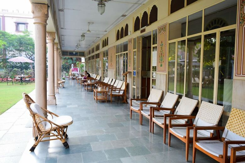 Hotel Arya Niwas