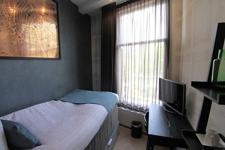 Hotel No. 377 House