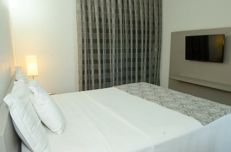 Hotel �mpar Su�tes Expominas
