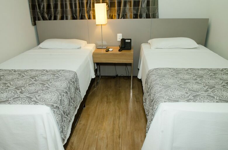 Hotel �mpar Su�tes Expominas