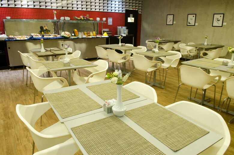 Hotel �mpar Su�tes Expominas