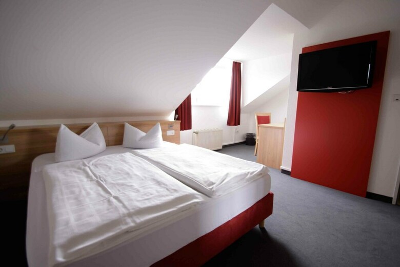 Hotel Karsten Airport
