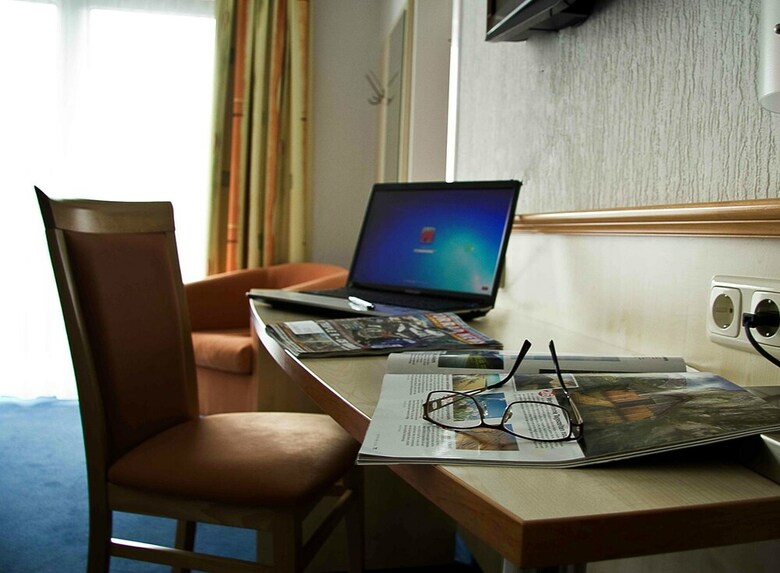 Hotel Karsten Airport