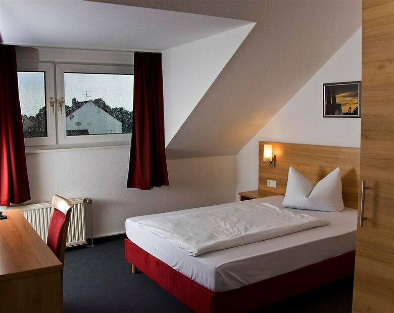Hotel Karsten Airport