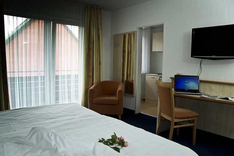 Hotel Karsten Airport