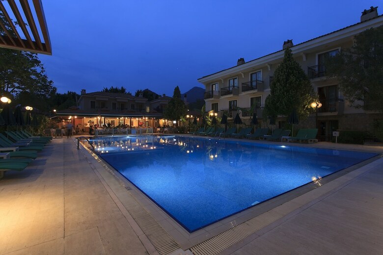 Perdikia Beach Hotel