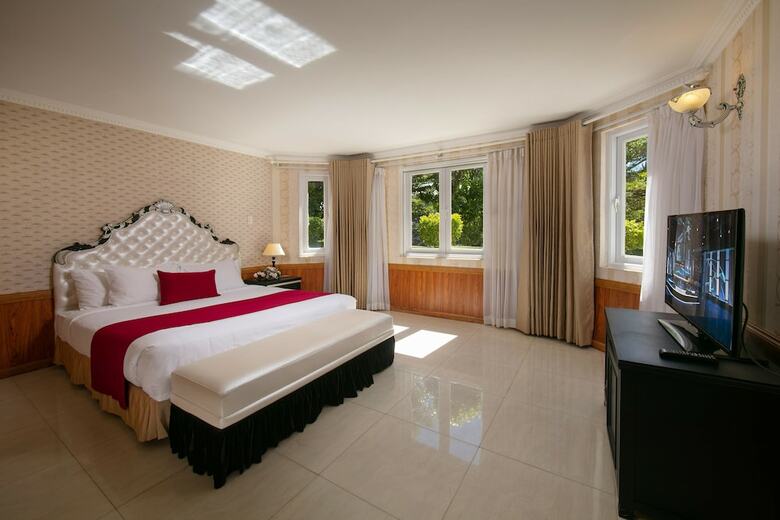 Hotel Sam Tuyen Lam Resort