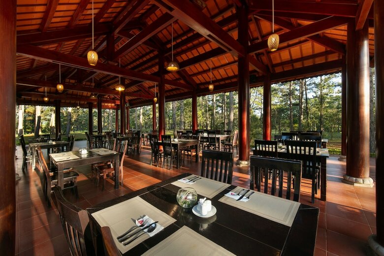 Hotel Sam Tuyen Lam Resort
