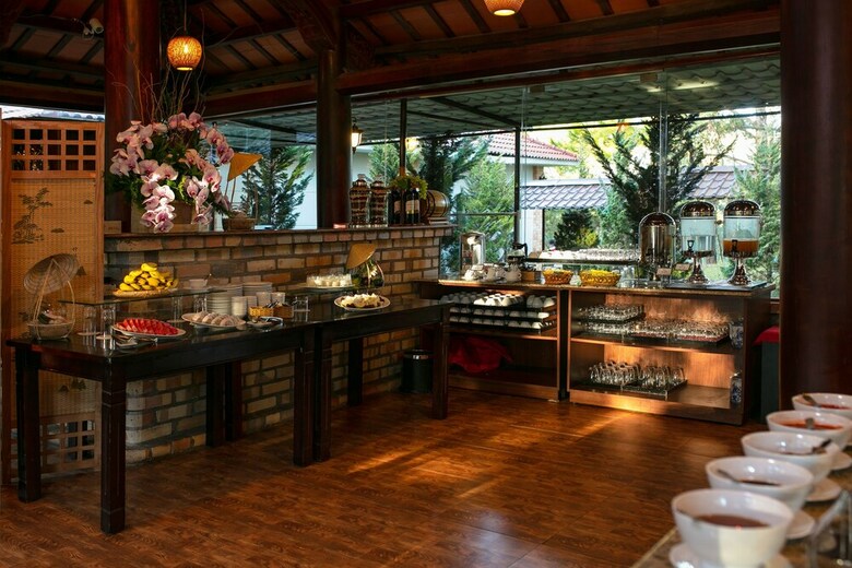 Hotel Sam Tuyen Lam Resort