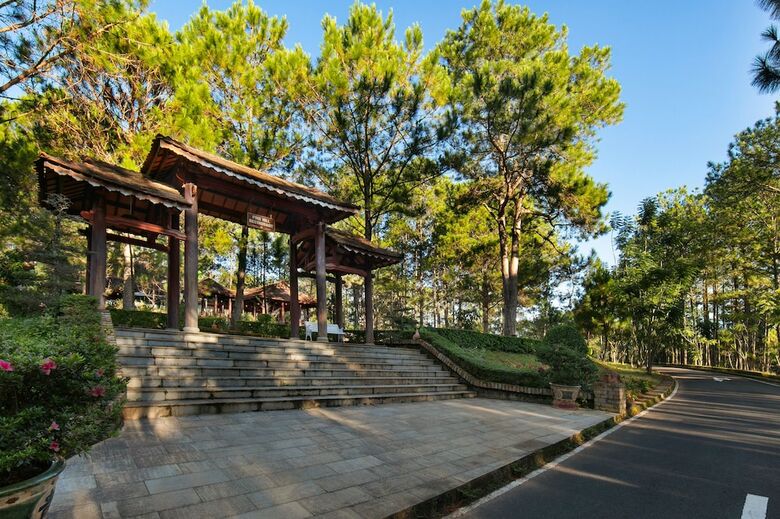 Hotel Sam Tuyen Lam Resort