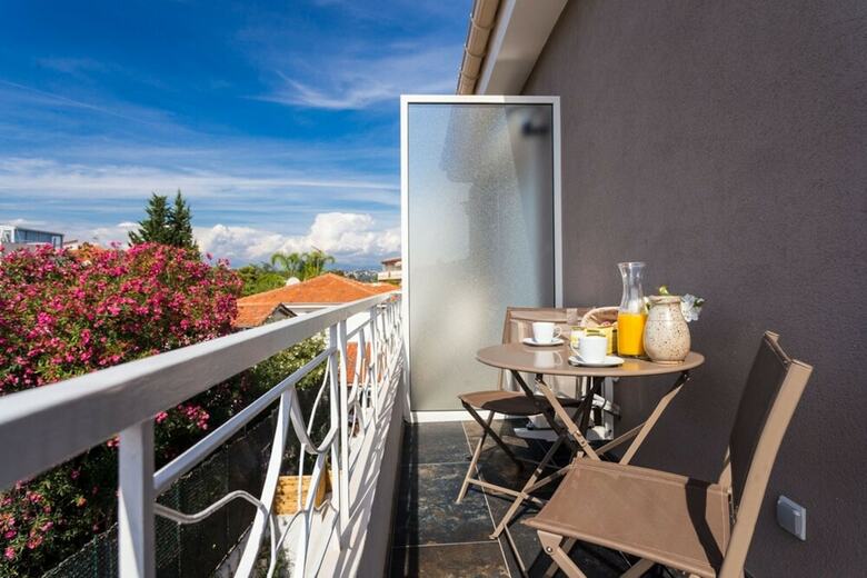 Villa Velvet