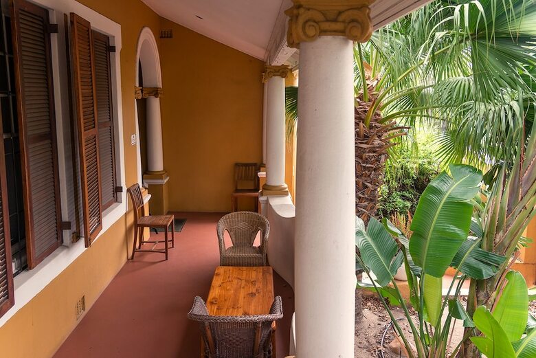Hostal Ashanti Guest House Gardens