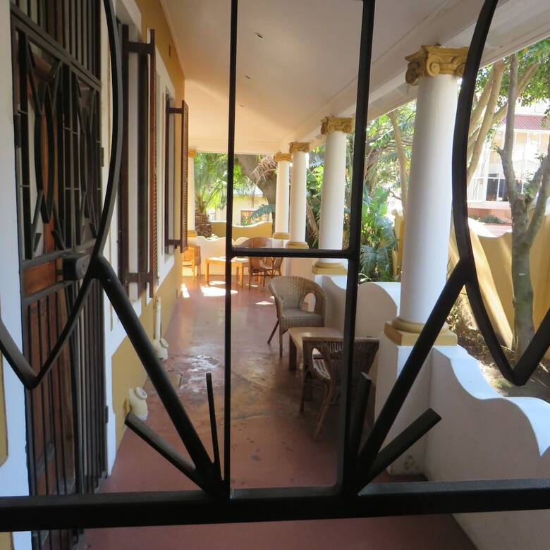 Hostal Ashanti Guest House Gardens
