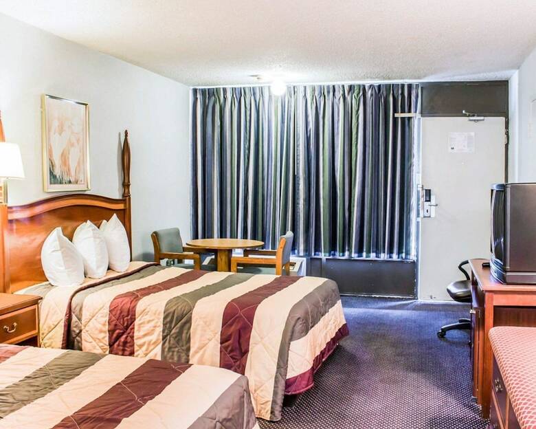 Motel Econo Lodge & Suites