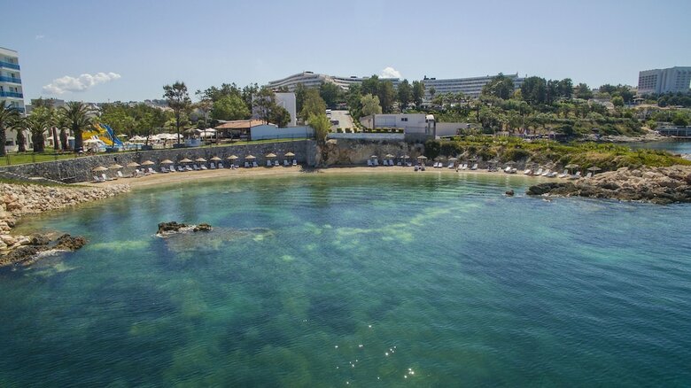 Le Bleu Hotel & Resort