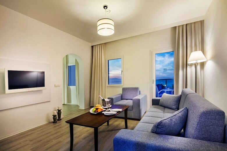 Le Bleu Hotel & Resort