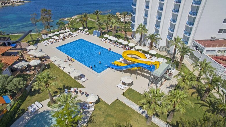Le Bleu Hotel & Resort