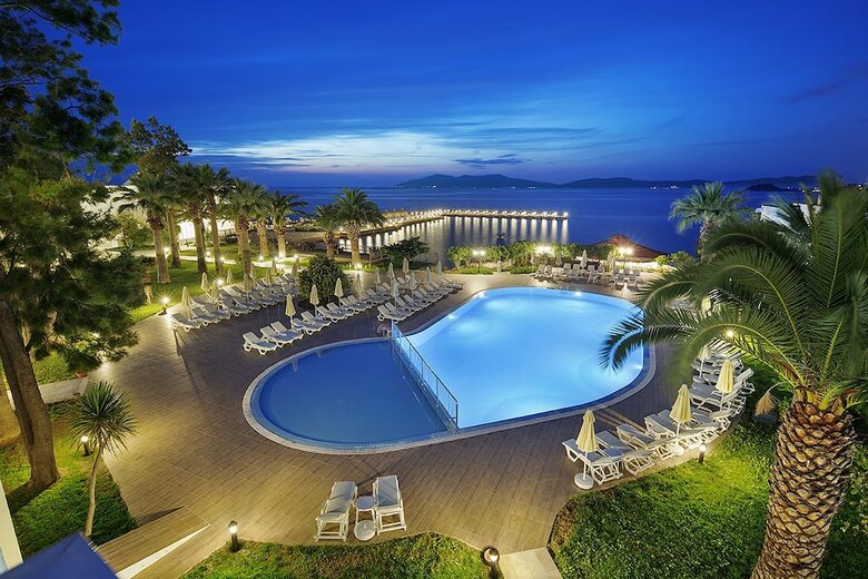 Le Bleu Hotel & Resort