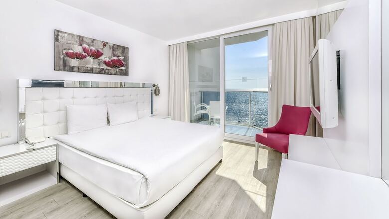 Le Bleu Hotel & Resort