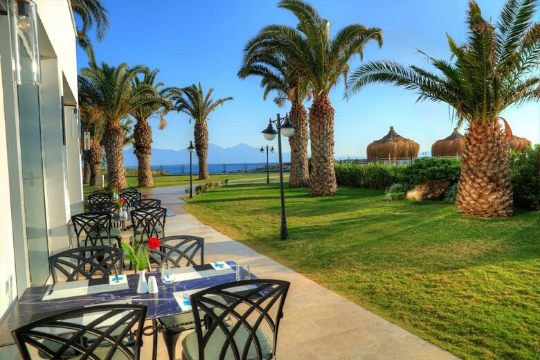 Le Bleu Hotel & Resort